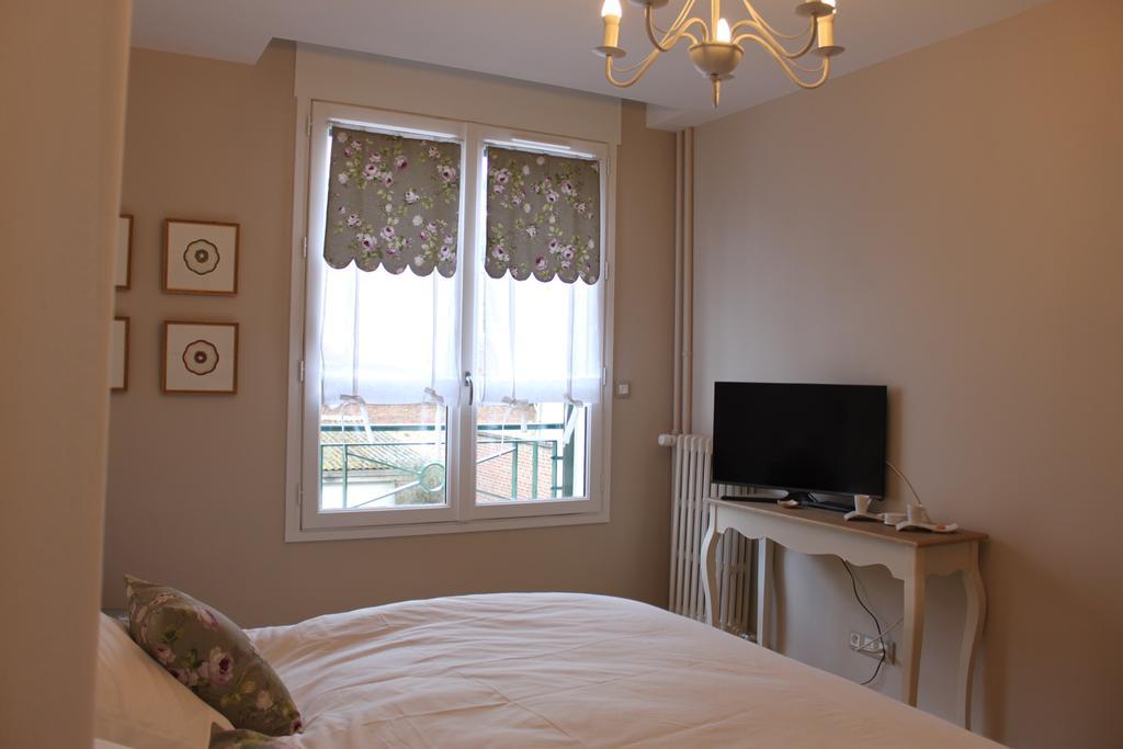 Au Coeur De Beauvais Bed and Breakfast Εξωτερικό φωτογραφία