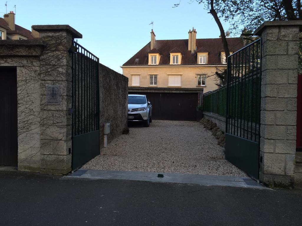 Au Coeur De Beauvais Bed and Breakfast Εξωτερικό φωτογραφία